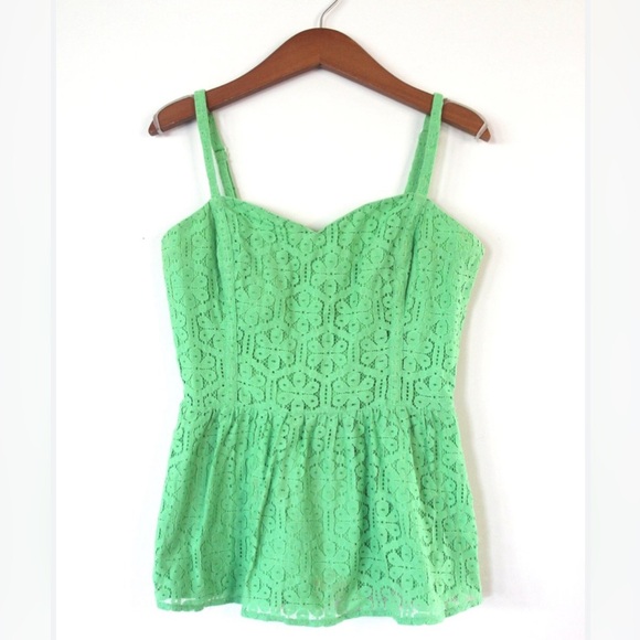 Lilly Pulitzer Tops - Lilly Pulitzer Kelly Green Gardenia Tank Size 2
